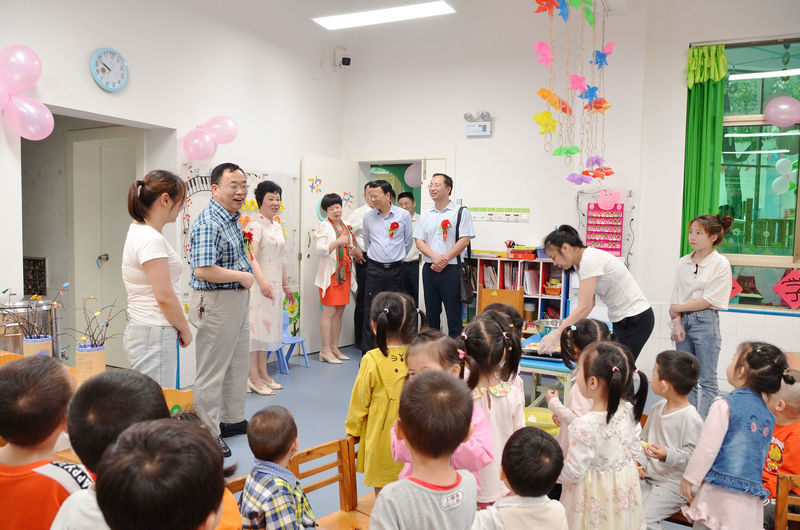 天辰娱乐舉行附屬幼兒園掛牌儀式